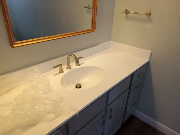 Vanity and Sink Replacement<br />
